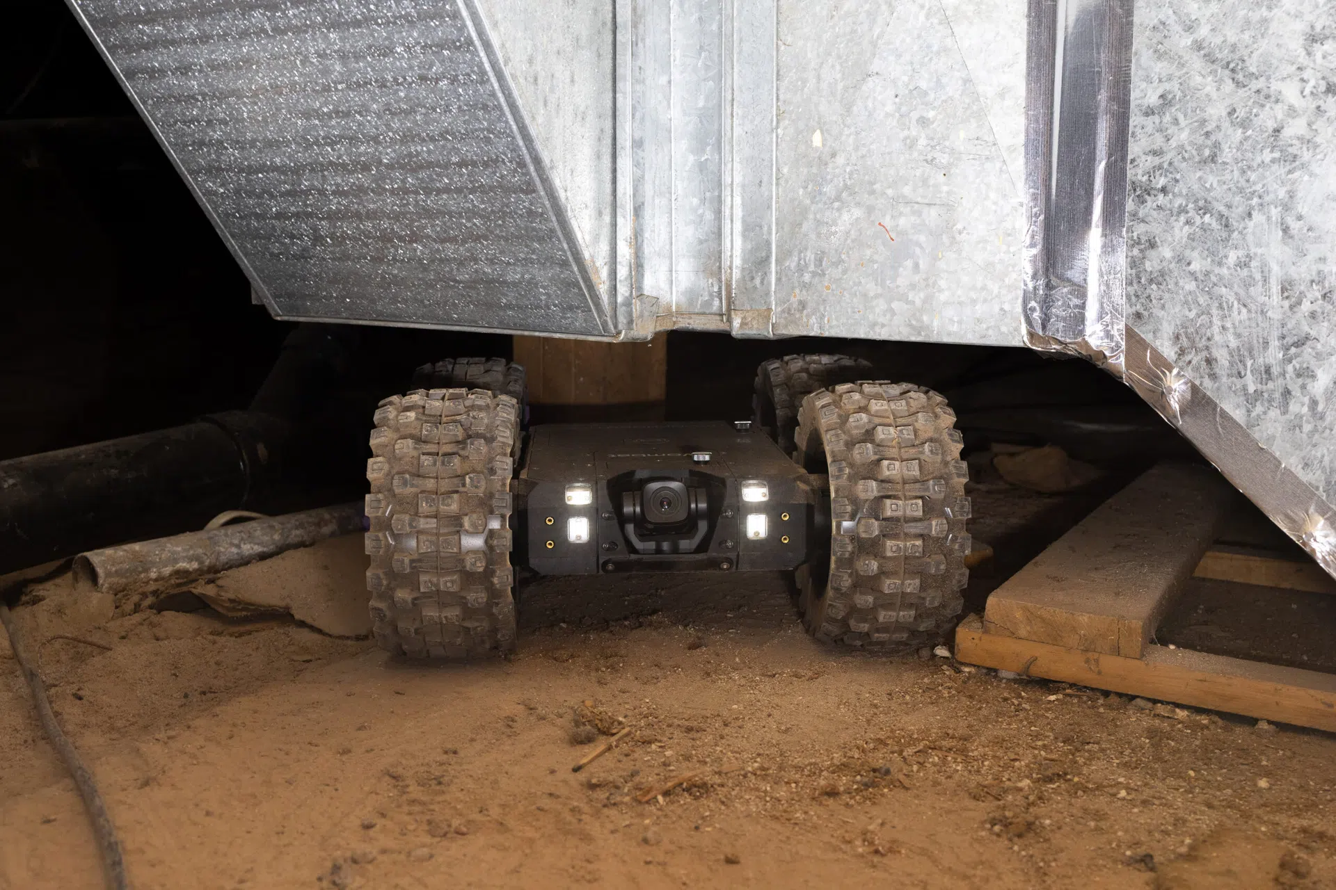 Crawlspace inspection robot in a confined underfloor area